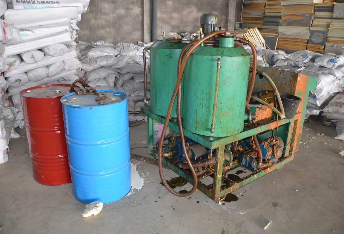 聚氨酯保溫管低壓發(fā)泡機(jī)